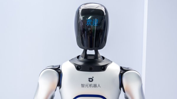 快克智能：公司的TCB热压键合设备正与几家客户进行打样验证