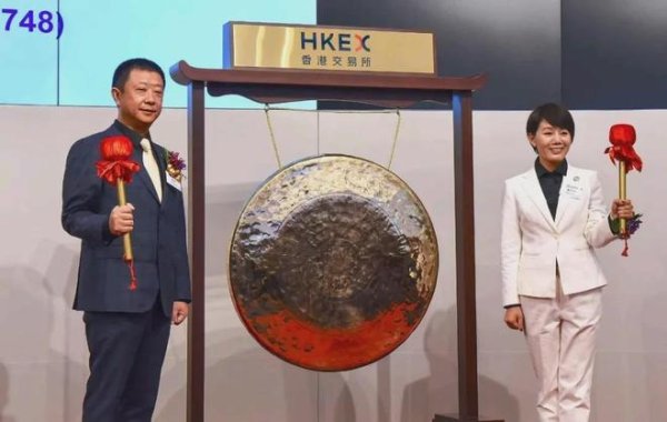 海底捞“最牛服务员”，又回来救火了？