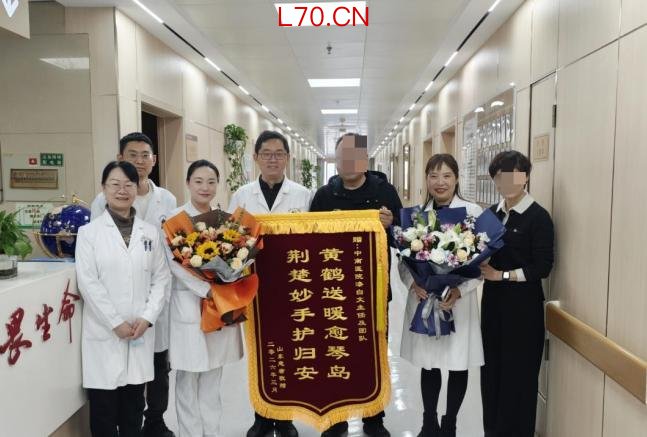 专家讲学意外摔伤 医院暖心救治获赞