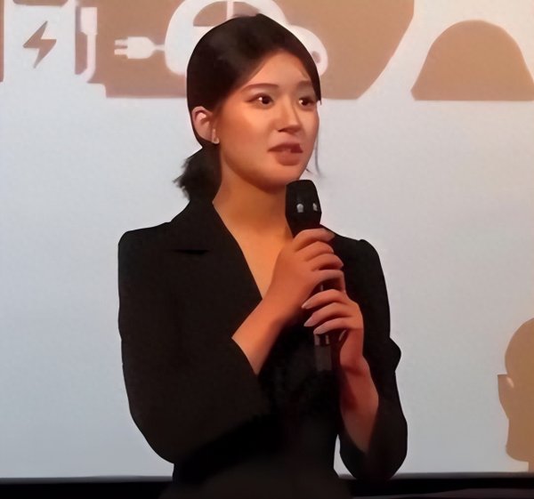 央视怒批! “绝望的文盲”丢脸到国外, 冯远征的话终于有人信了