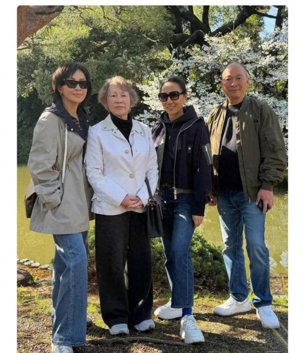 刘嘉玲东京赏樱, 80岁妈妈状态太让人惊艳