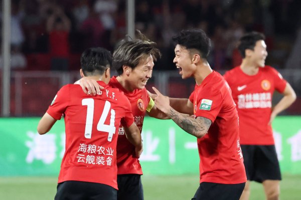 中超-热菲尼奥制胜球脱衣庆祝被驱逐 铁人3-2海港夺3连胜